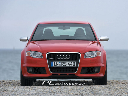 W Audi RS4 DƬ D 