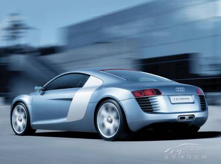 W Audi R8 DƬ D 