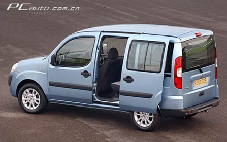 Ɓ Fiat Doblo DƬ D 